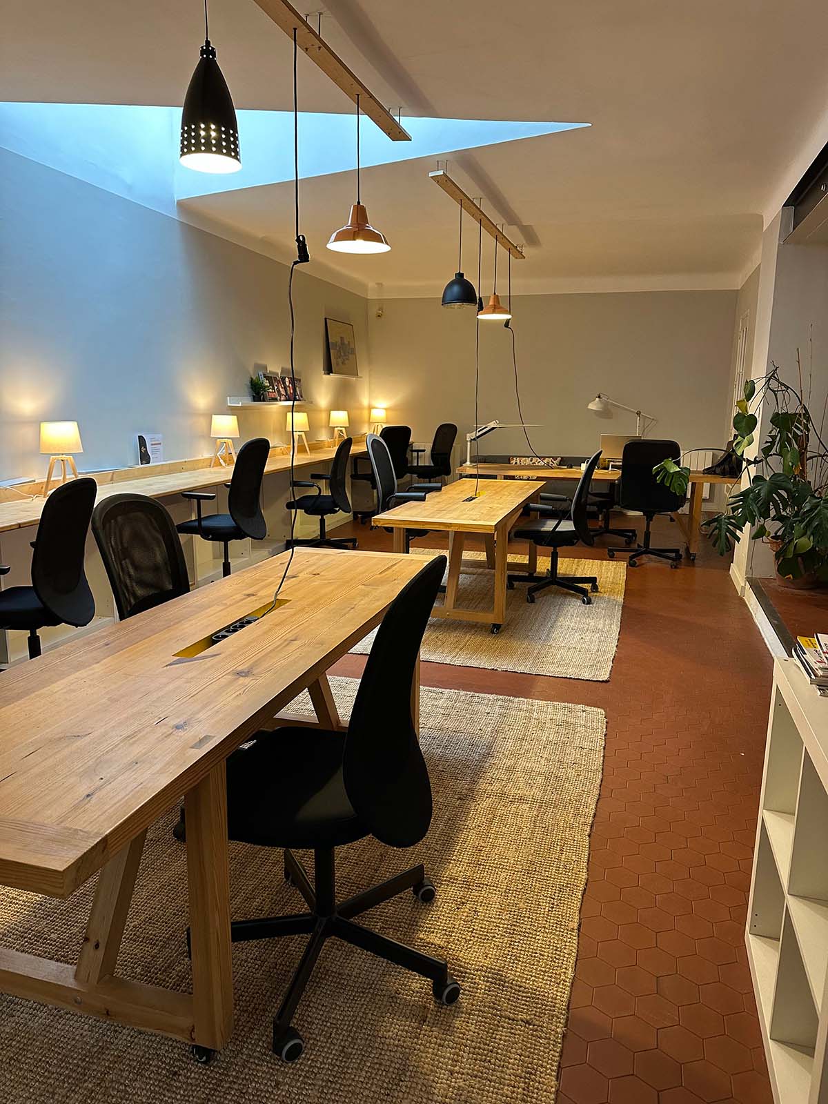 Le grande salle calme du coworking